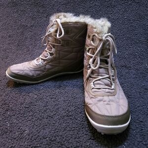Beautiful, like-new Columbia brand winter boots. Women's US size 9.5